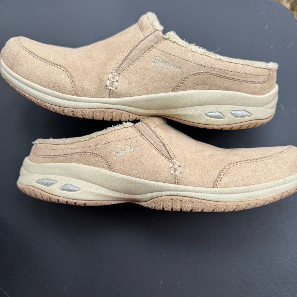 Sketchers Tan Suede Slip-On Clogs Women’s Size 8.5 - Picture 6 of 9